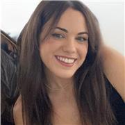 Profesora de inglés y español titulada y con máster en enseñanza de lenguas, con un año de experiencia en academia privada